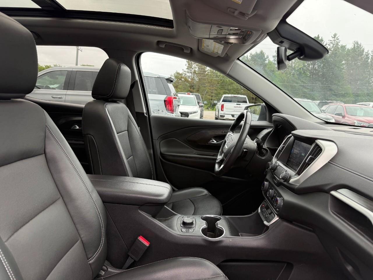 2022 GMC Terrain SLT ALL WEATHER MATS. SUNROOF. SLT PRO GRADE PKG. Photo