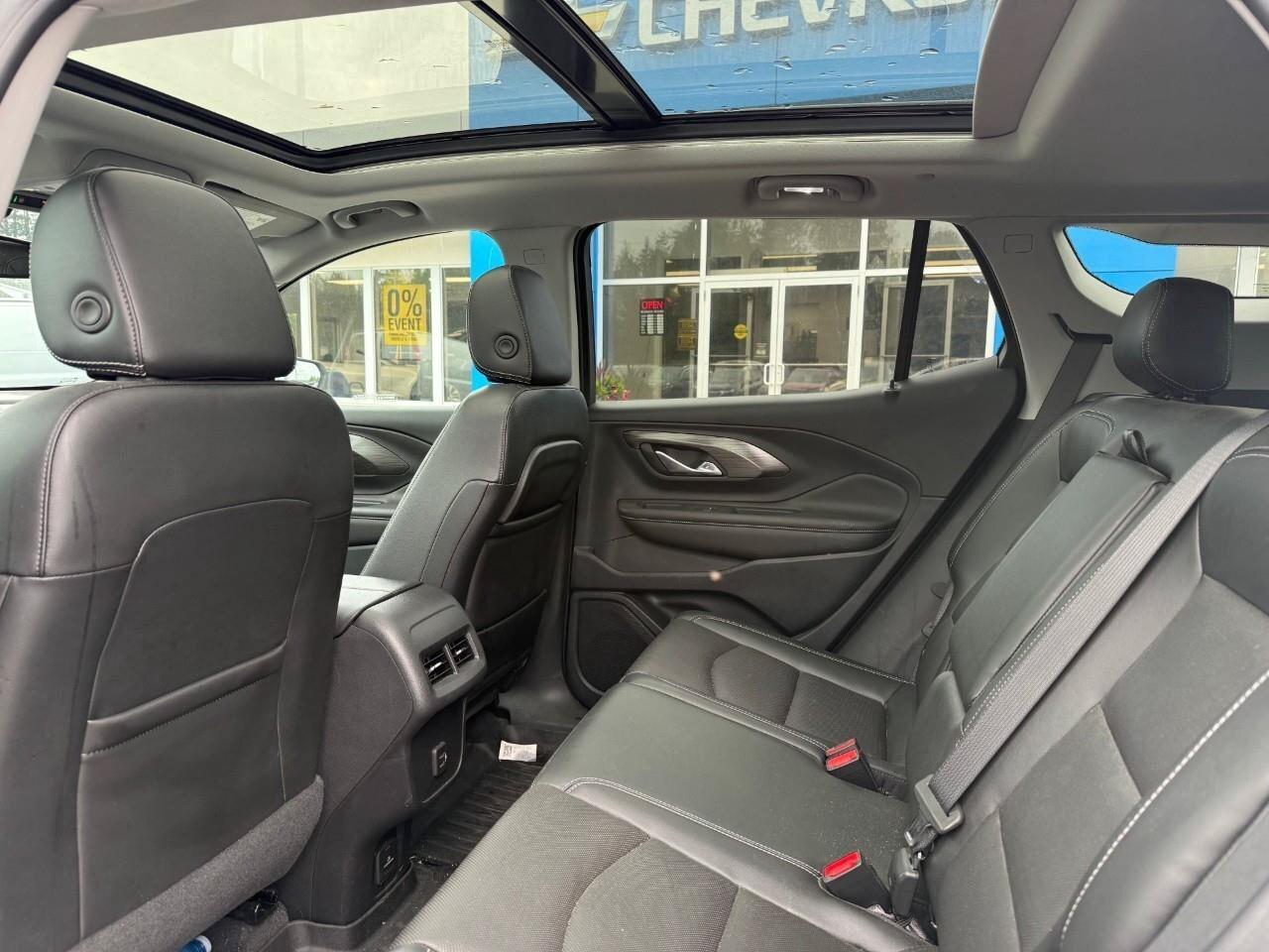 2022 GMC Terrain SLT ALL WEATHER MATS. SUNROOF. SLT PRO GRADE PKG. Photo