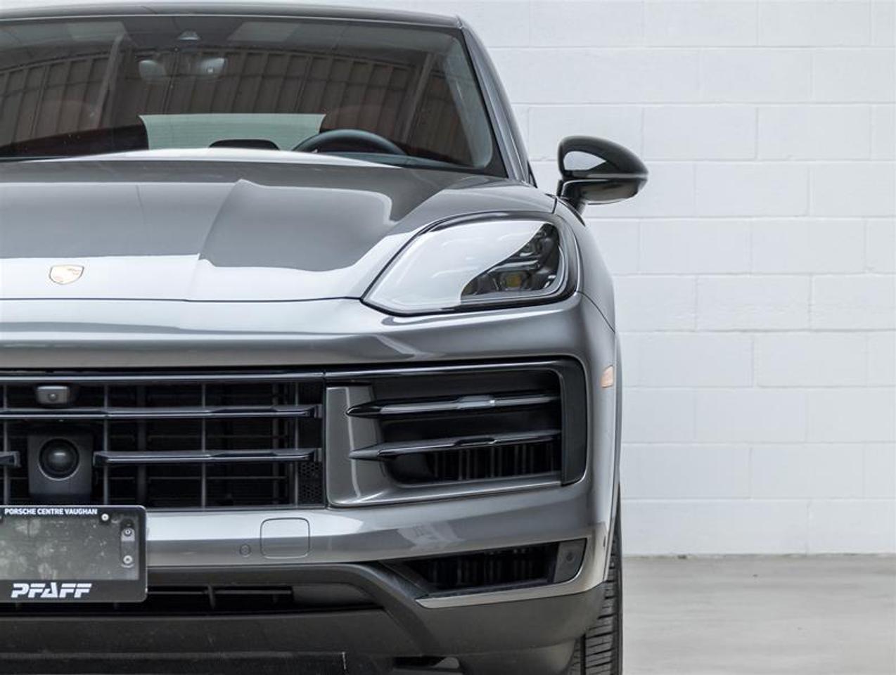 2025 Porsche Cayenne  Photo3