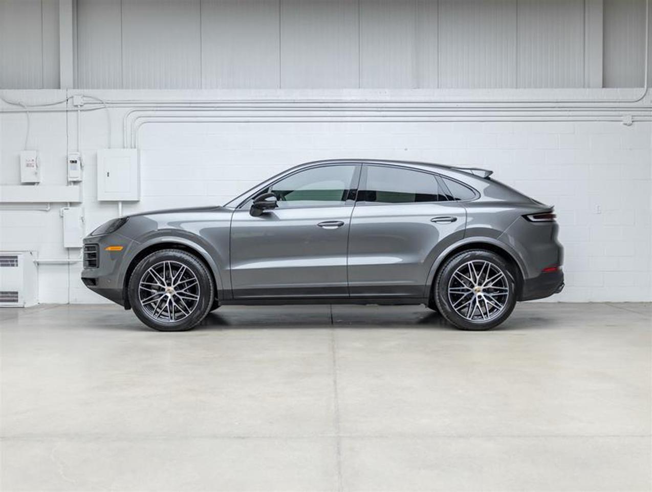 2025 Porsche Cayenne  Photo