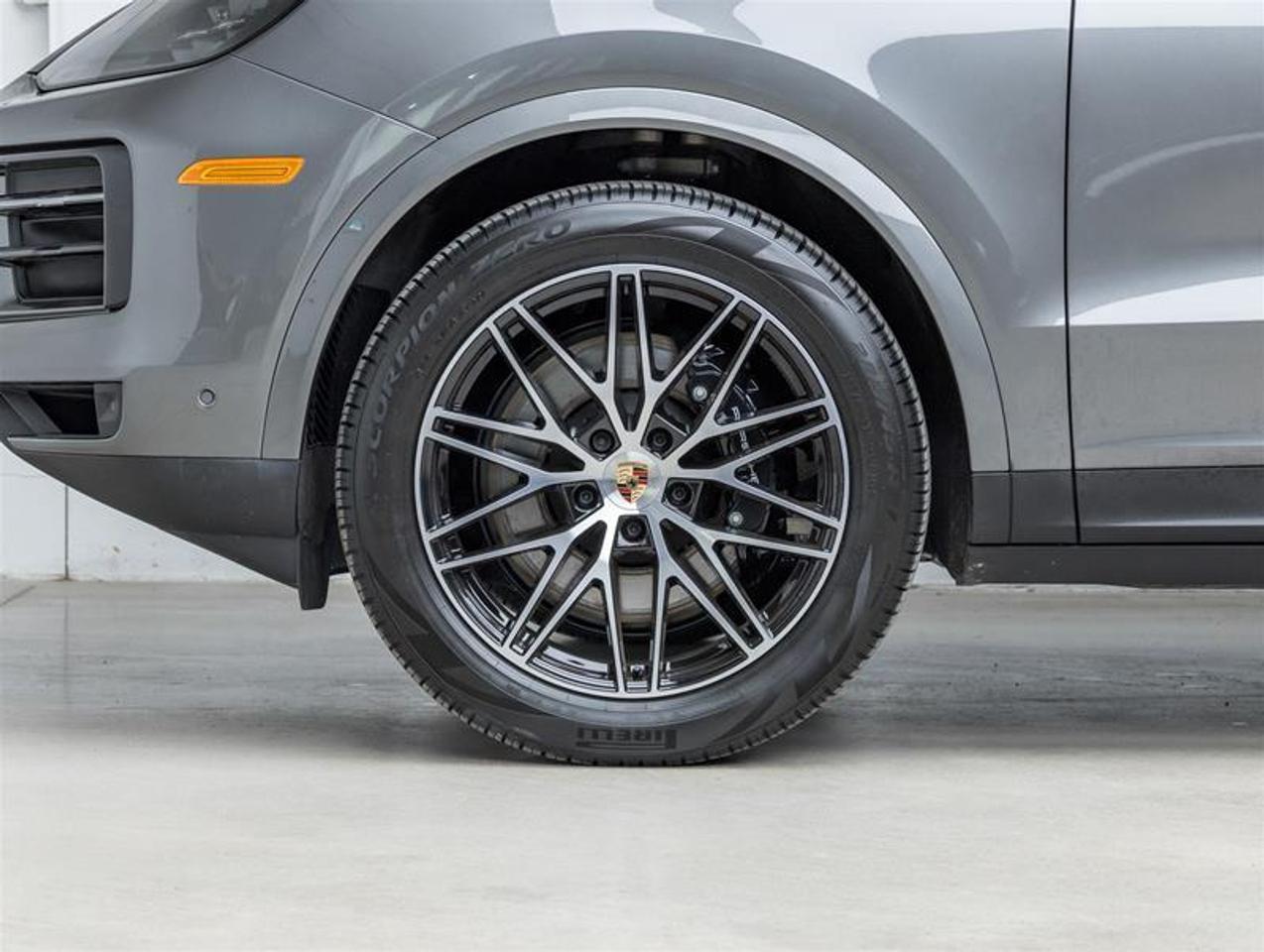 2025 Porsche Cayenne  Photo