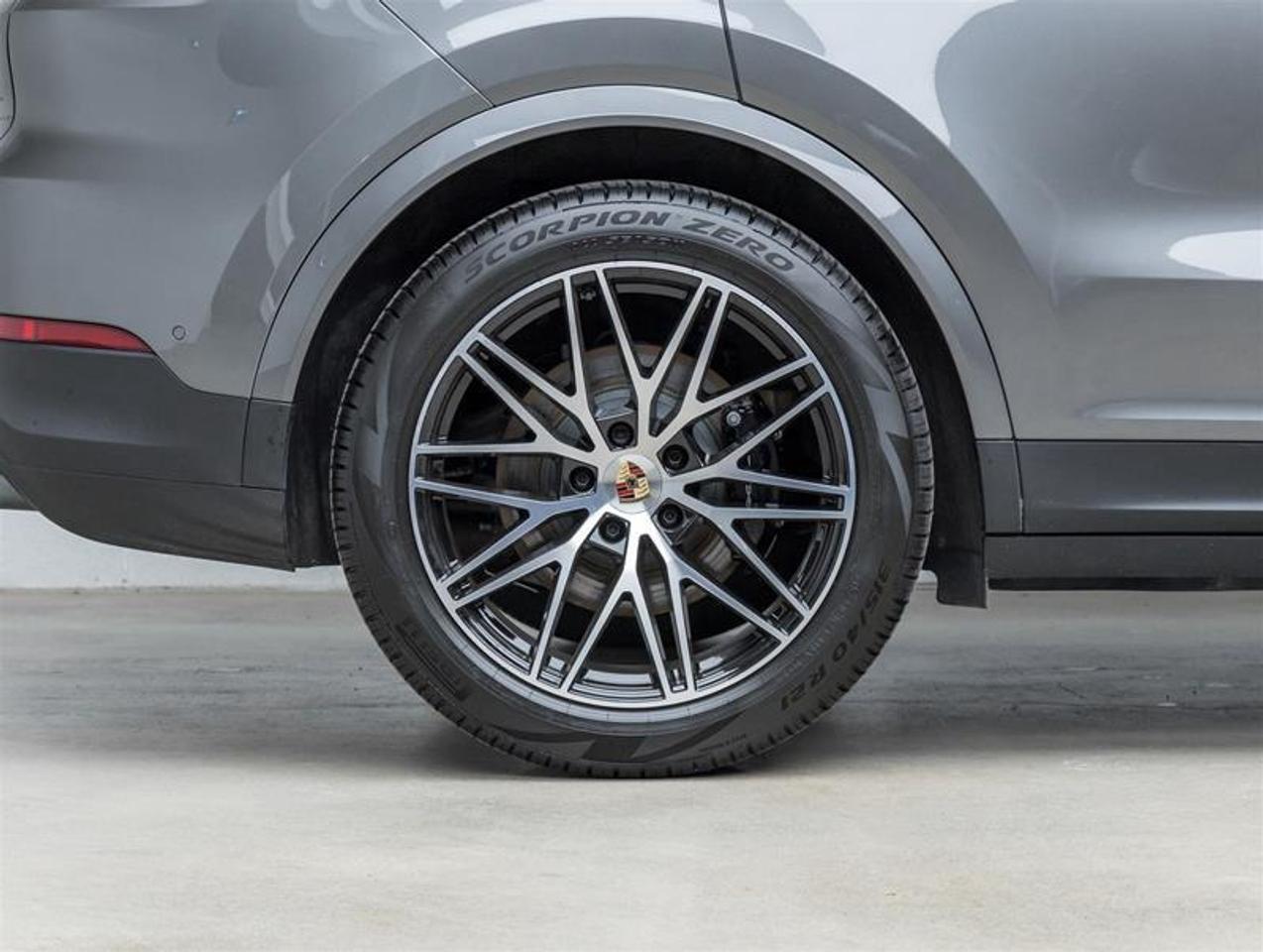 2025 Porsche Cayenne  Photo
