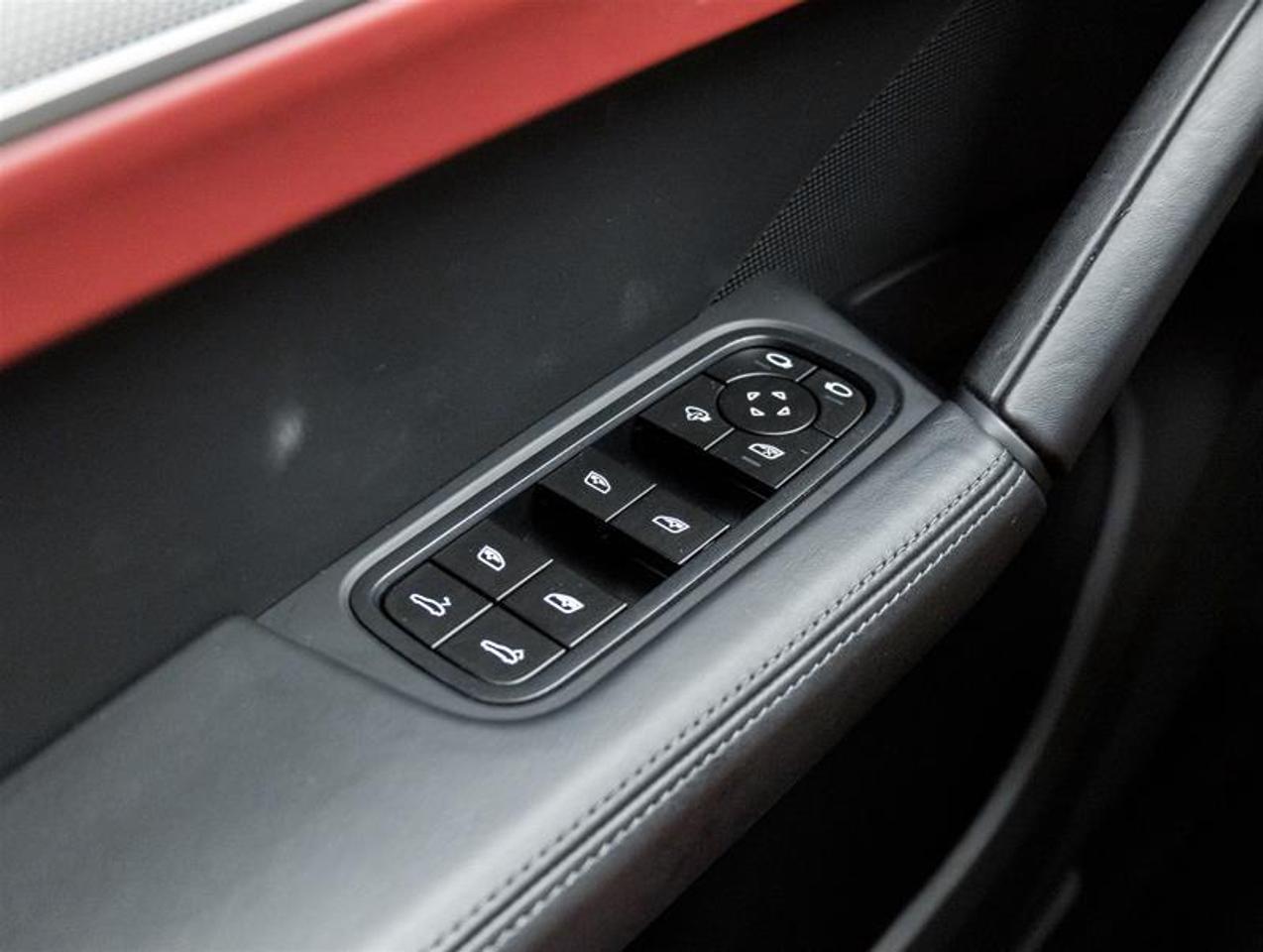 2025 Porsche Cayenne  Photo