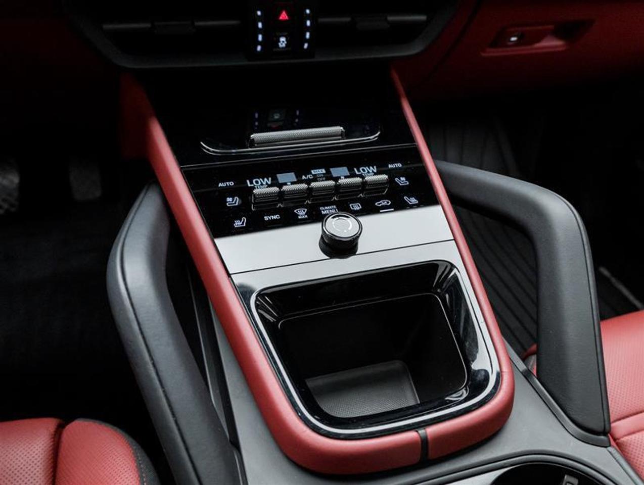 2025 Porsche Cayenne  Photo