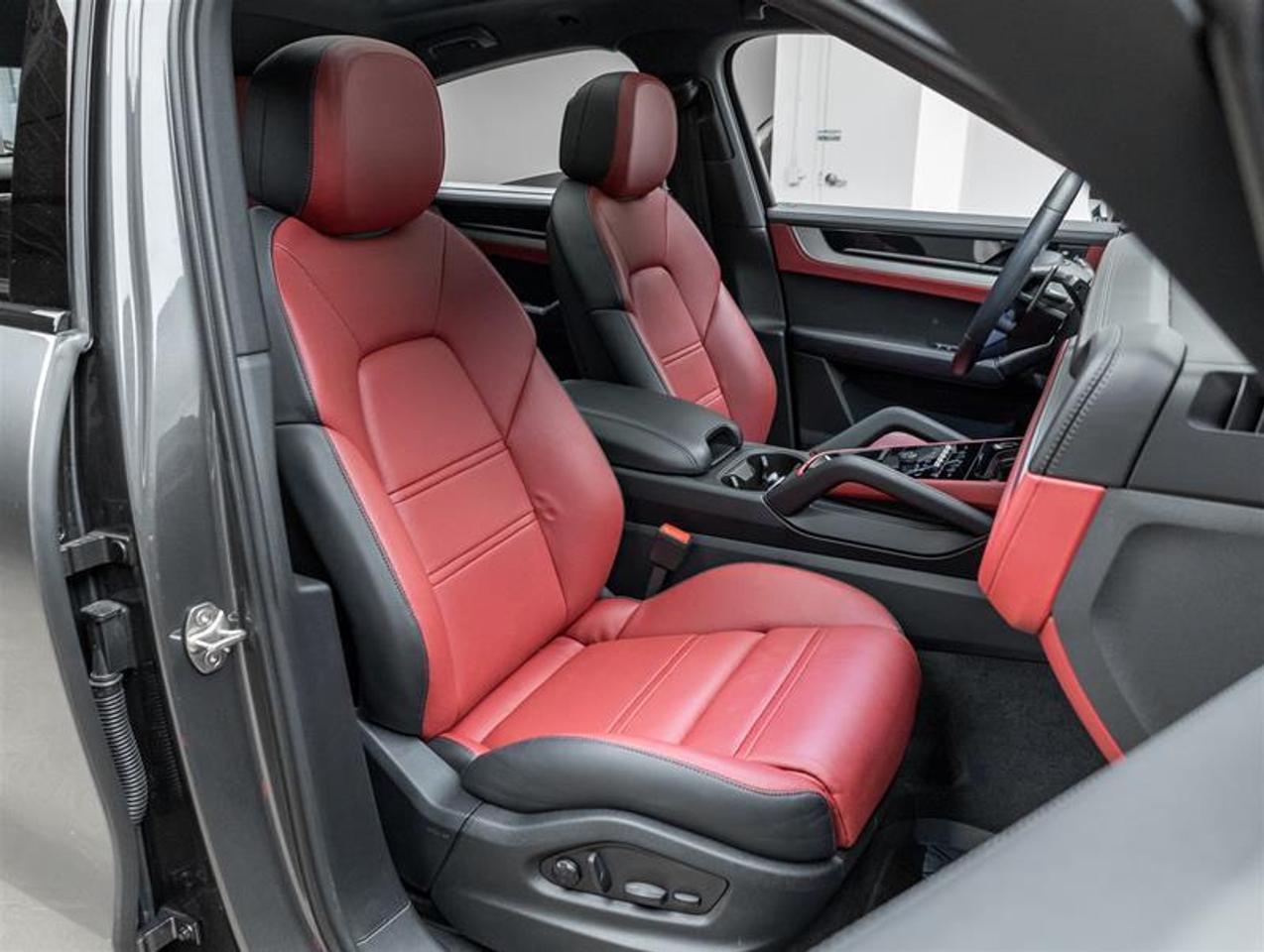 2025 Porsche Cayenne  Photo