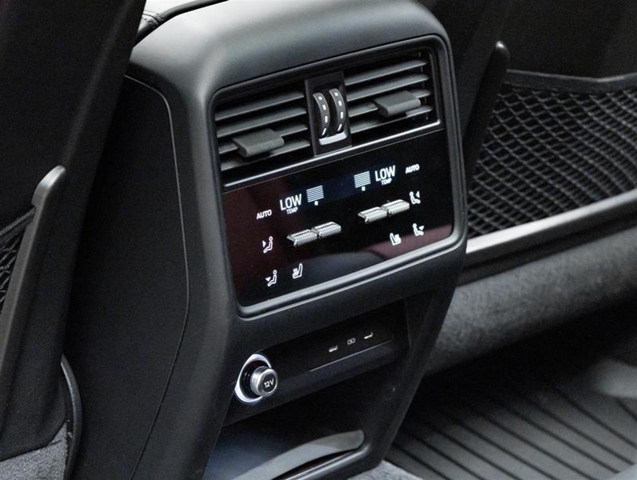2025 Porsche Cayenne  Photo