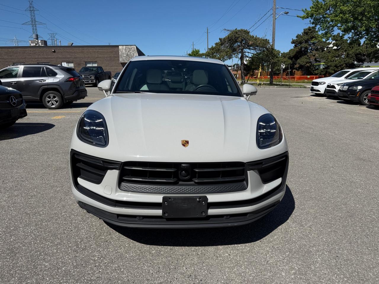 2023 Porsche Macan AWD, PREMIUM PLUS PKG, ACTIVE CRUISE CONTROL Photo