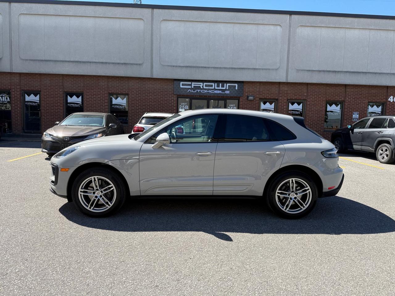 2023 Porsche Macan AWD, PREMIUM PLUS PKG, ACTIVE CRUISE CONTROL Photo