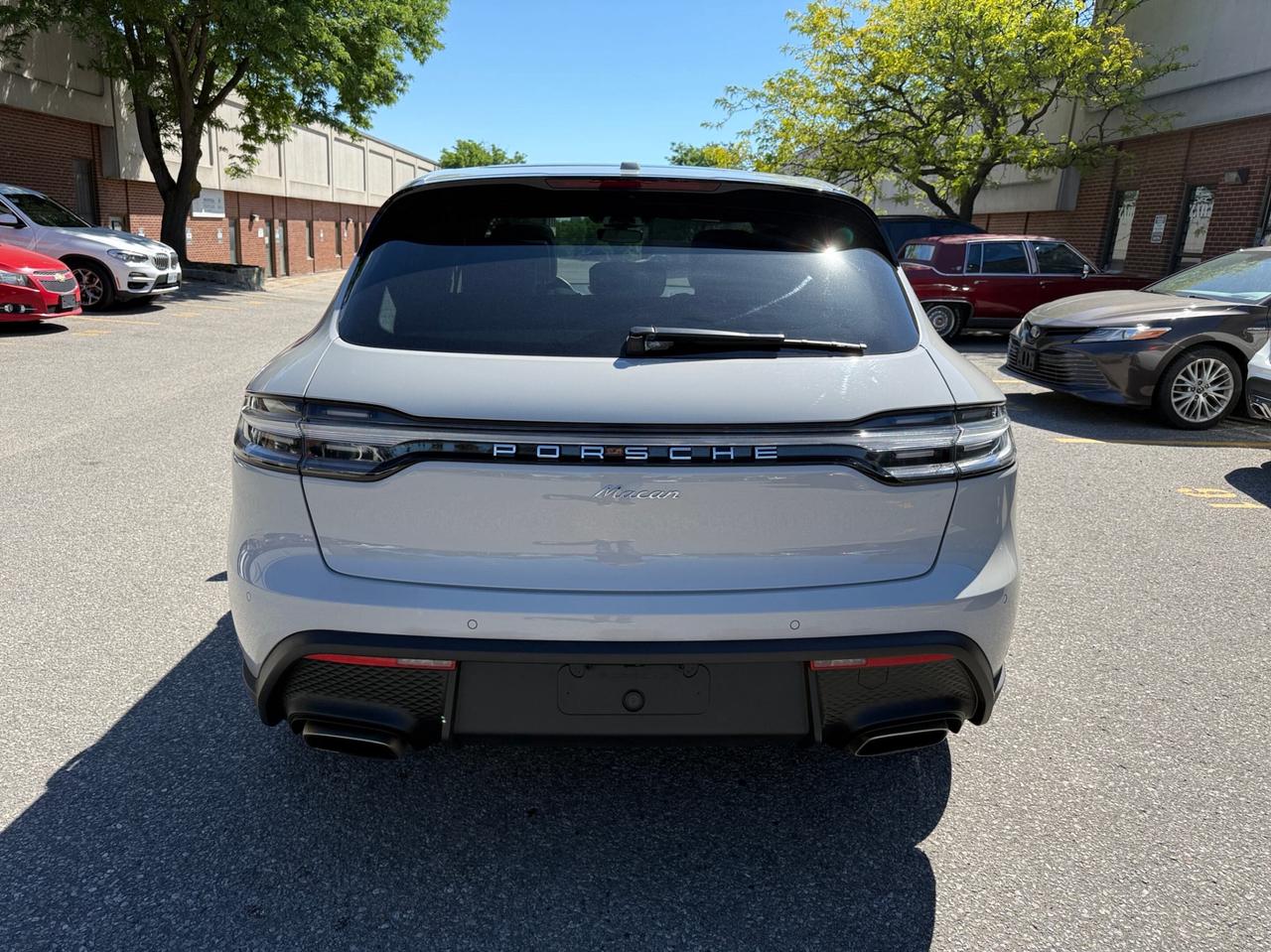 2023 Porsche Macan AWD, PREMIUM PLUS PKG, ACTIVE CRUISE CONTROL Photo