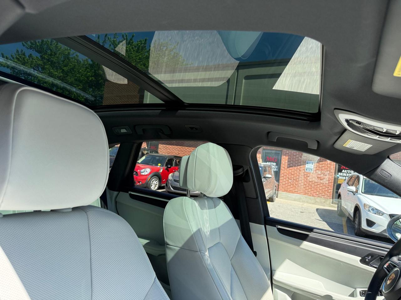 2023 Porsche Macan AWD, PREMIUM PLUS PKG, ACTIVE CRUISE CONTROL Photo