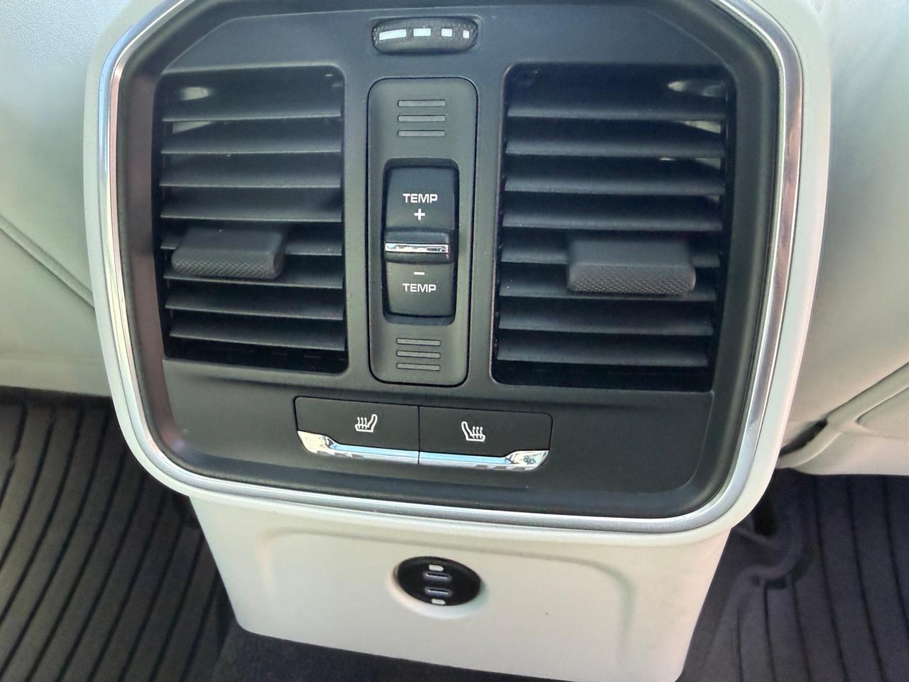 2023 Porsche Macan AWD, PREMIUM PLUS PKG, ACTIVE CRUISE CONTROL Photo