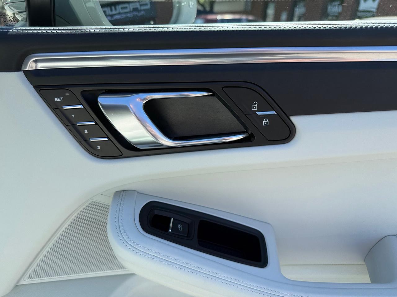2023 Porsche Macan AWD, PREMIUM PLUS PKG, ACTIVE CRUISE CONTROL Photo