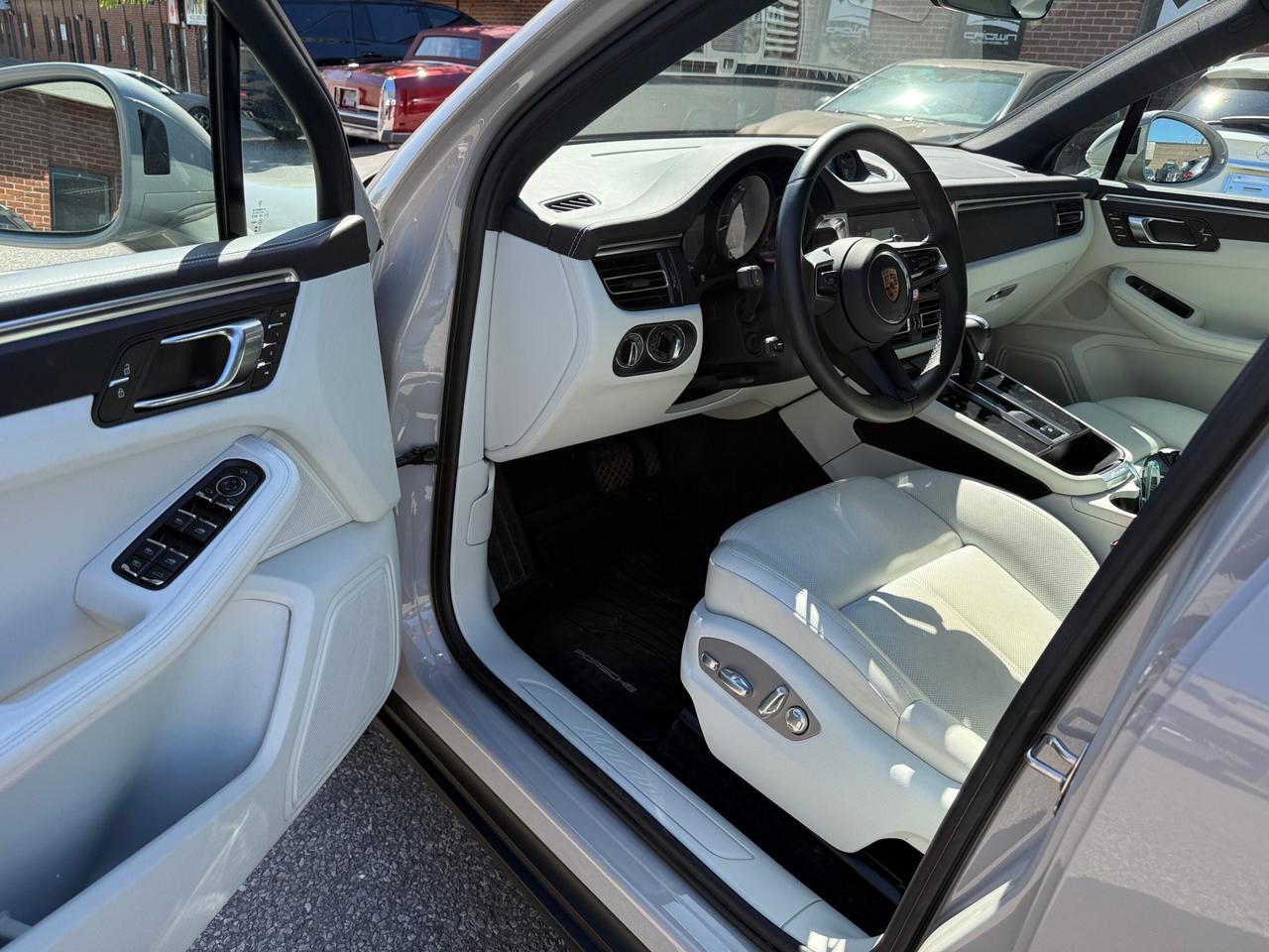 2023 Porsche Macan AWD, PREMIUM PLUS PKG, ACTIVE CRUISE CONTROL Photo