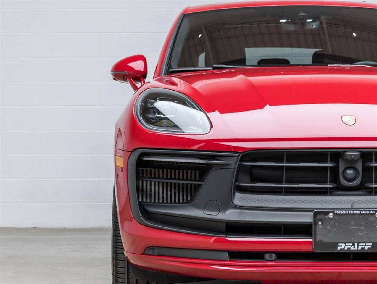 2024 Porsche Macan  Photo2