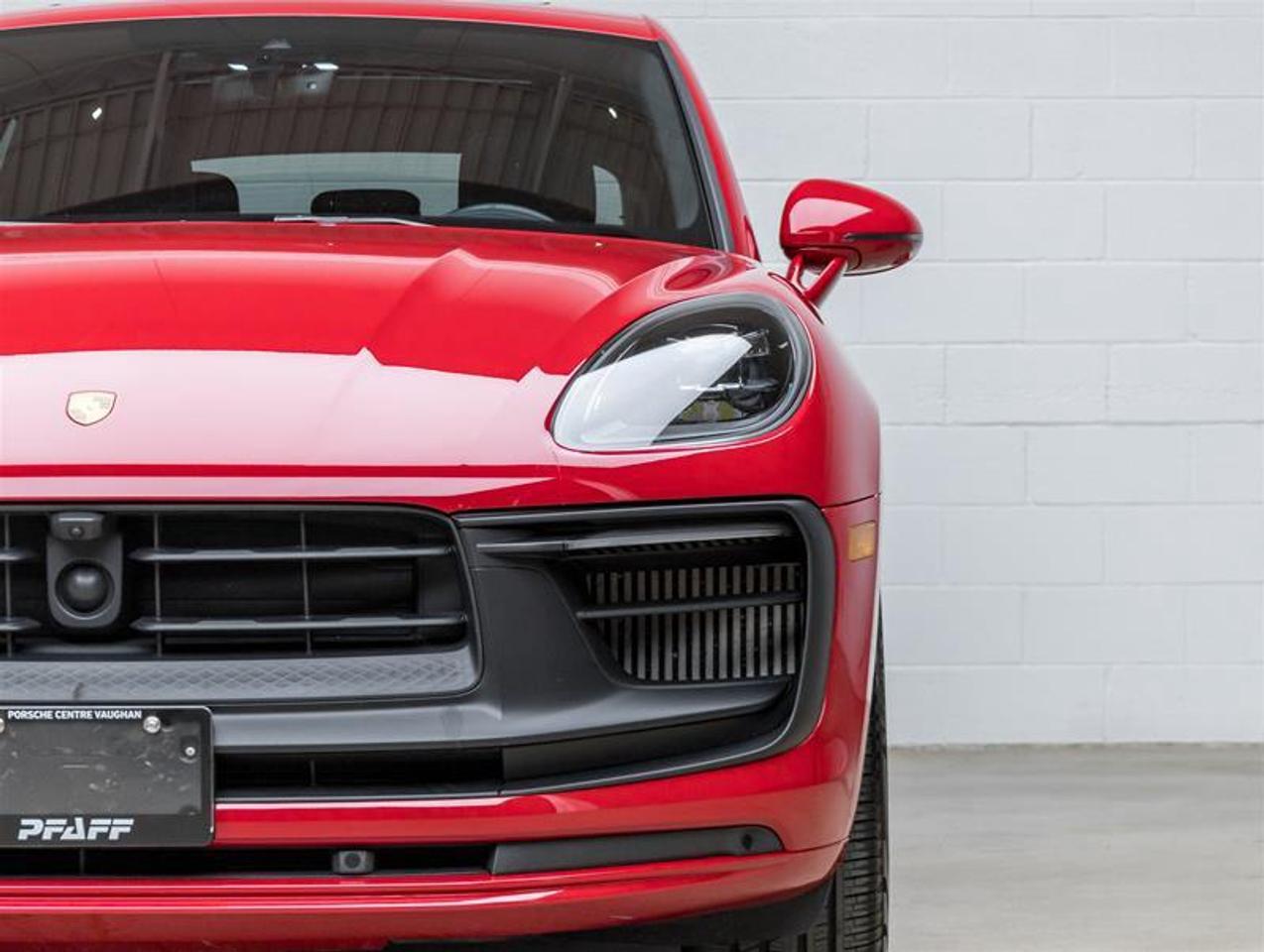 2024 Porsche Macan  Photo3