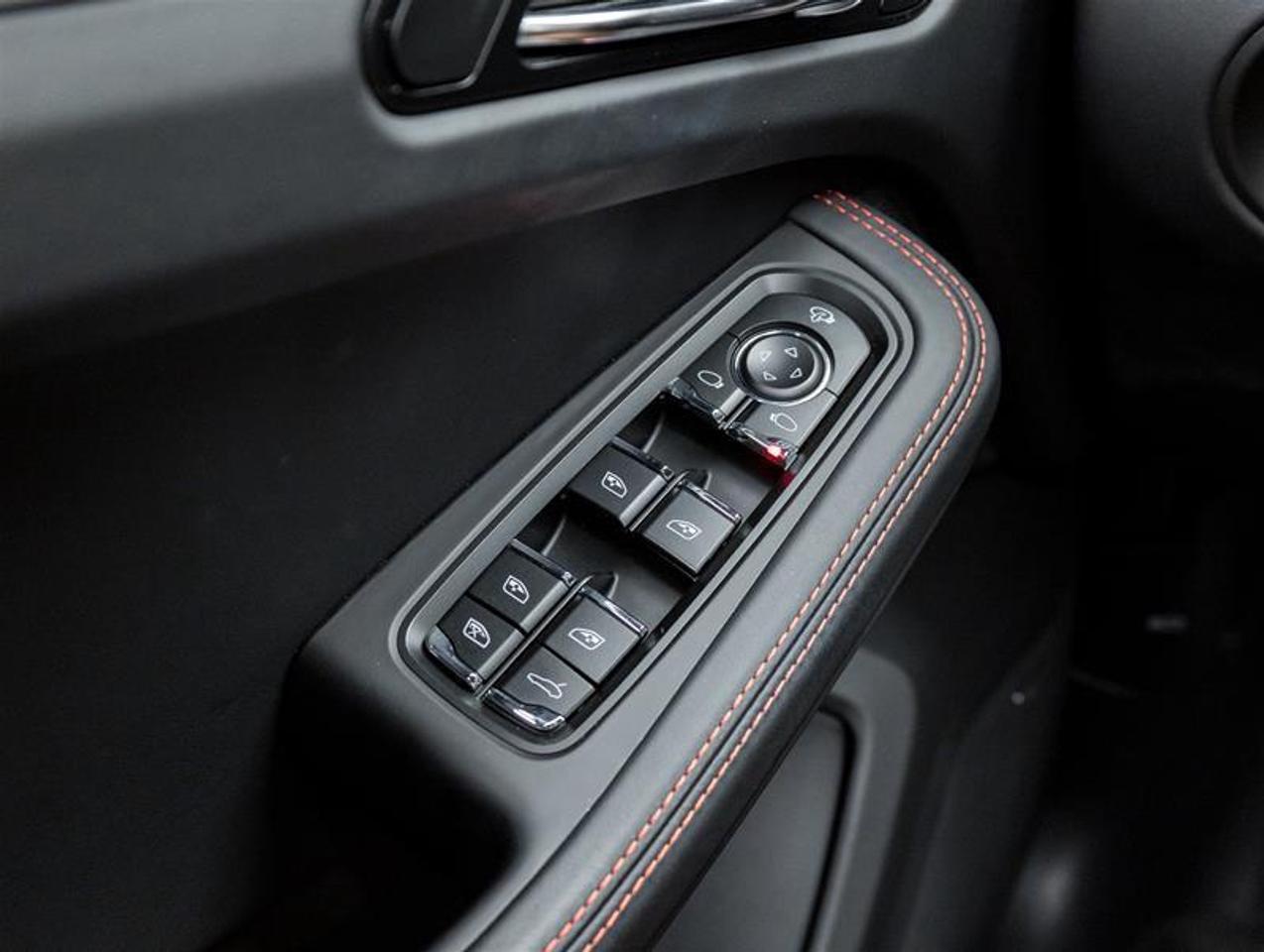 2024 Porsche Macan  Photo