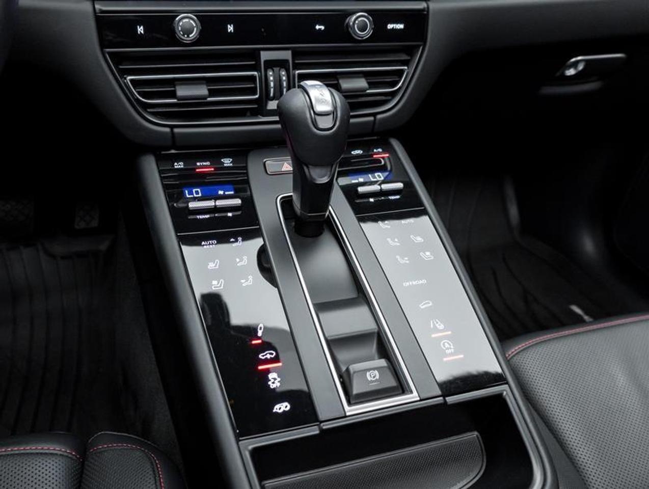 2024 Porsche Macan  Photo