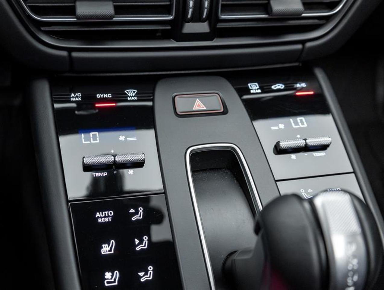 2024 Porsche Macan  Photo