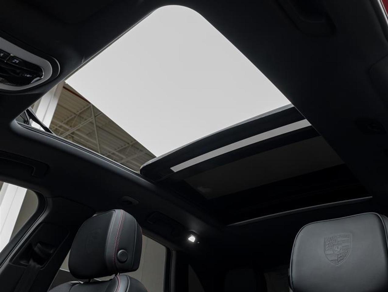 2024 Porsche Macan  Photo