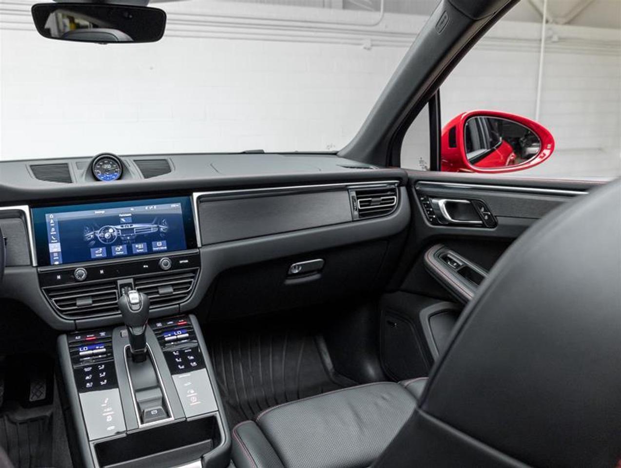 2024 Porsche Macan  Photo