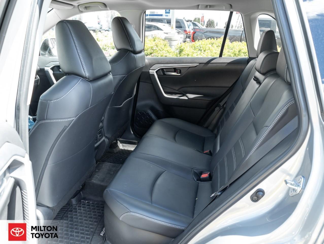 2025 Toyota RAV4 Hybrid XLE PREMIUM AWD LEATHER SEATING SUNROOF CARPLAY ON Photo