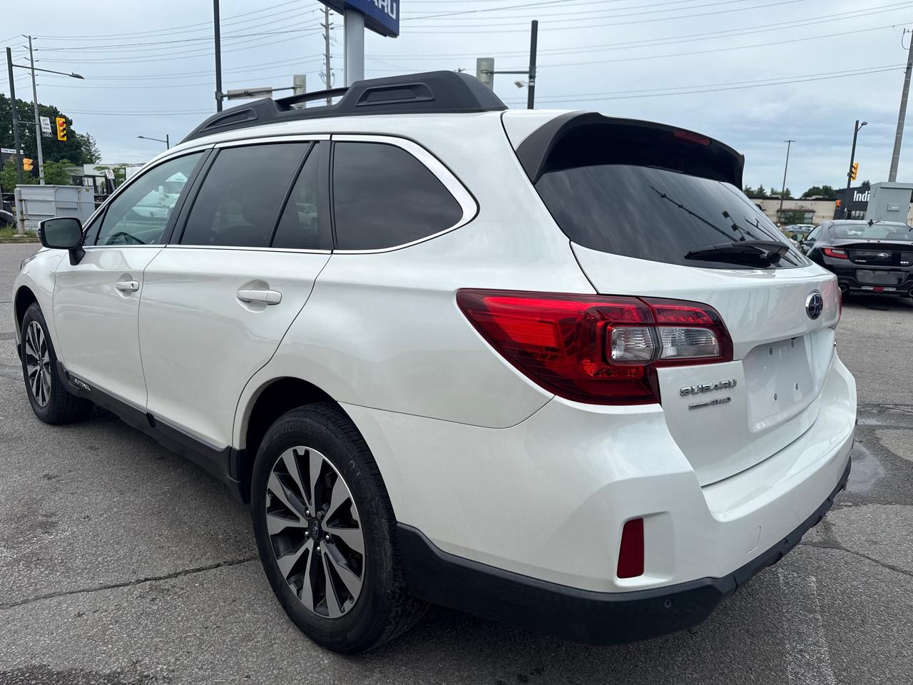 2017 Subaru Outback 2.5i Limited w/Technology Package (CVT) 4dr All-wheel Drive Wagon Photo