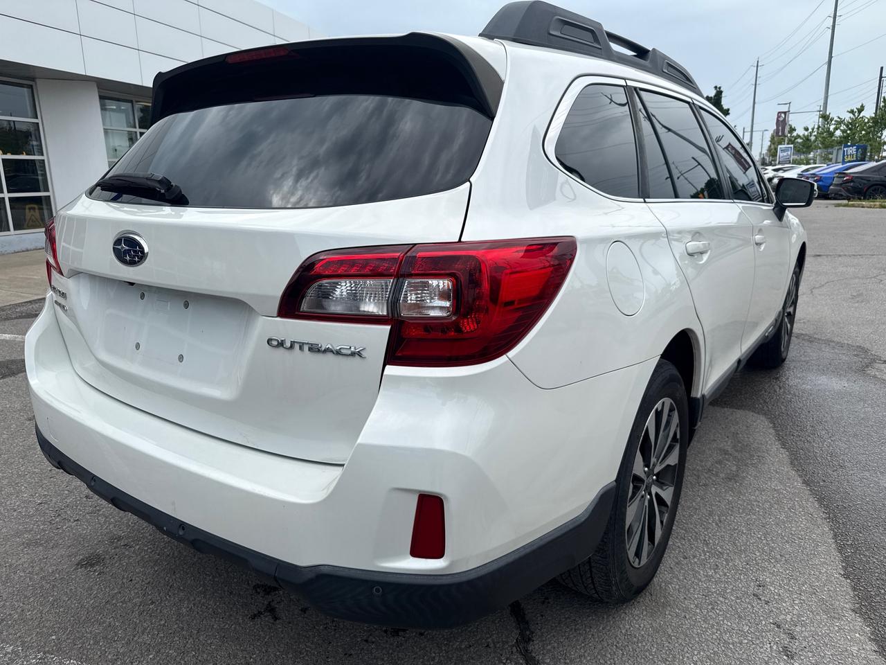 2017 Subaru Outback 2.5i Limited w/Technology Package (CVT) 4dr All-wheel Drive Wagon Photo