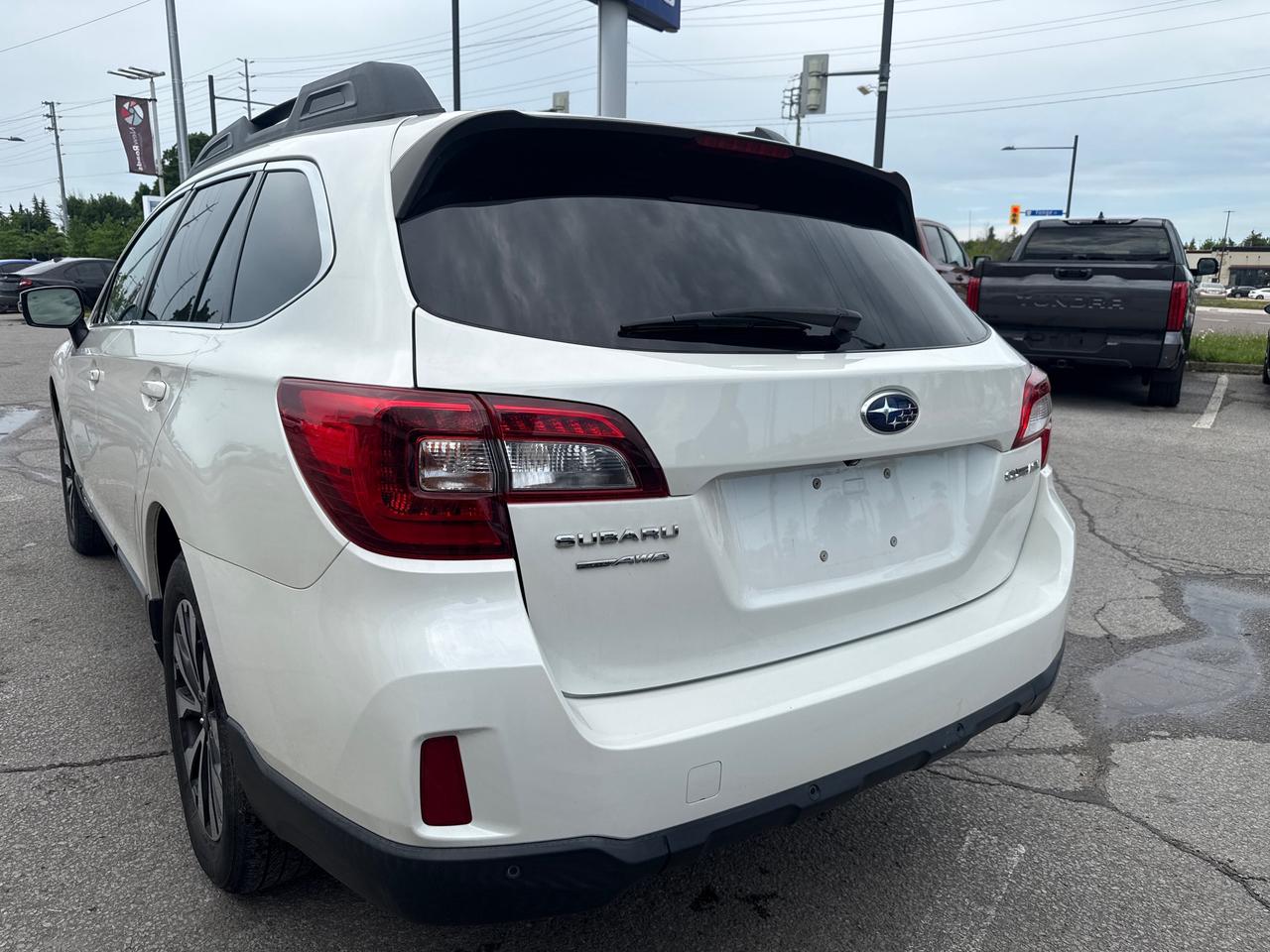 2017 Subaru Outback 2.5i Limited w/Technology Package (CVT) 4dr All-wheel Drive Wagon Photo