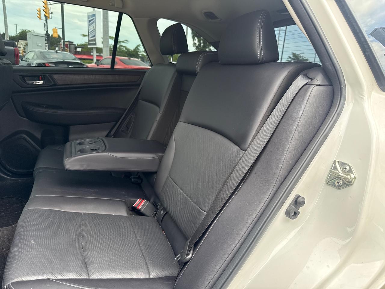 2017 Subaru Outback 2.5i Limited w/Technology Package (CVT) 4dr All-wheel Drive Wagon Photo