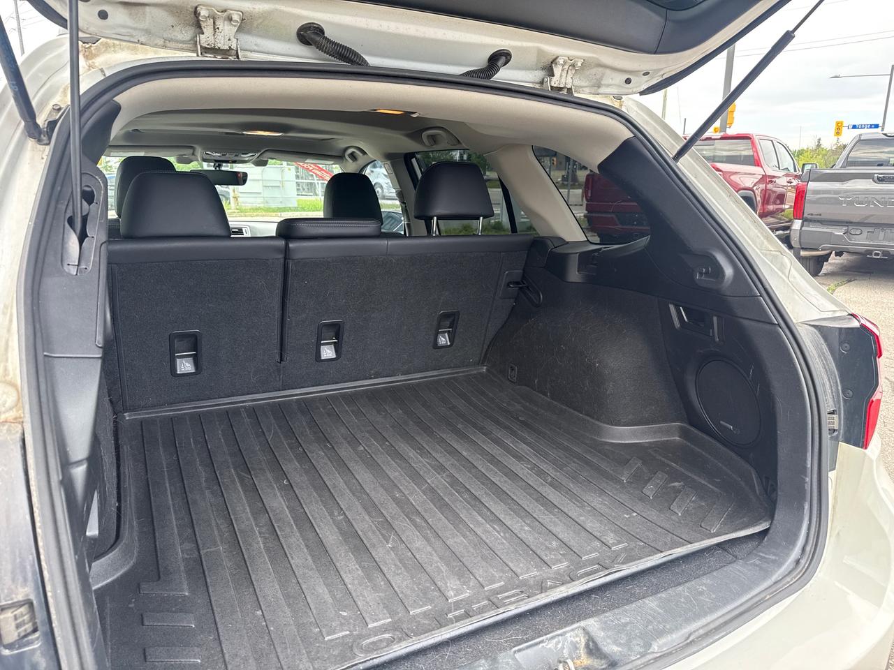 2017 Subaru Outback 2.5i Limited w/Technology Package (CVT) 4dr All-wheel Drive Wagon Photo