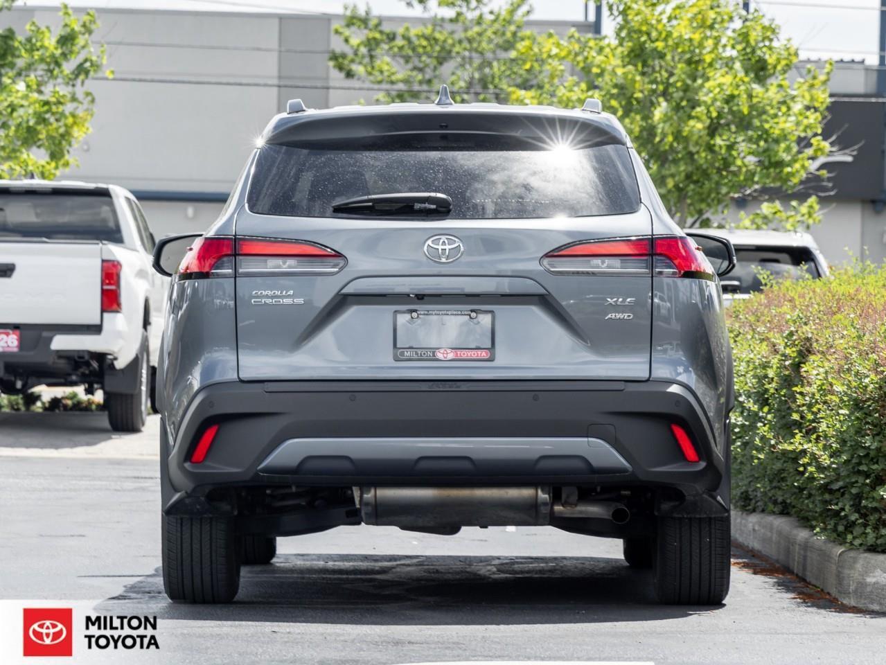 2023 Toyota Corolla Cross LEATHER SUNROOF ONE OWNER TCUV XLE Photo