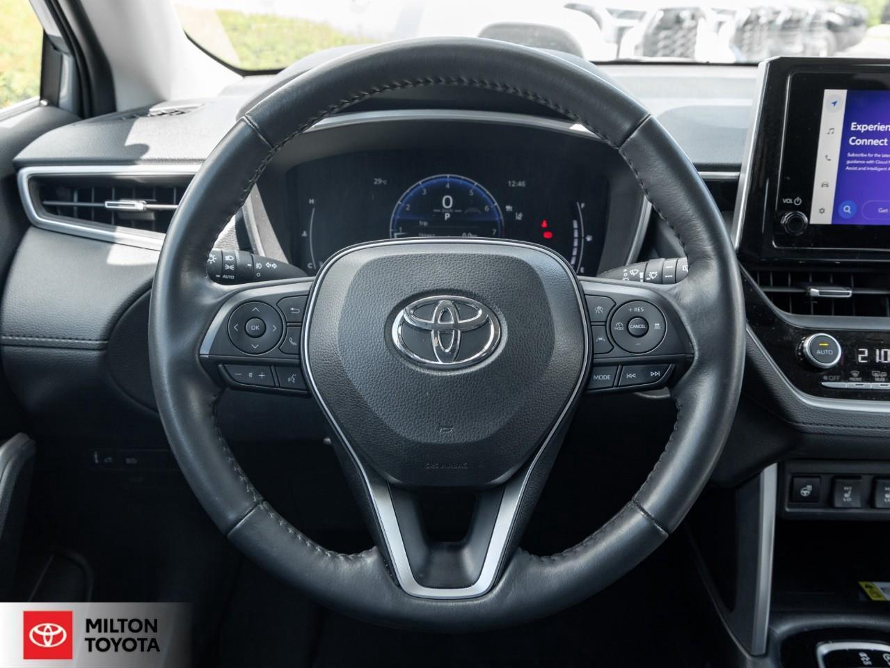 2023 Toyota Corolla Cross LEATHER SUNROOF ONE OWNER TCUV XLE Photo
