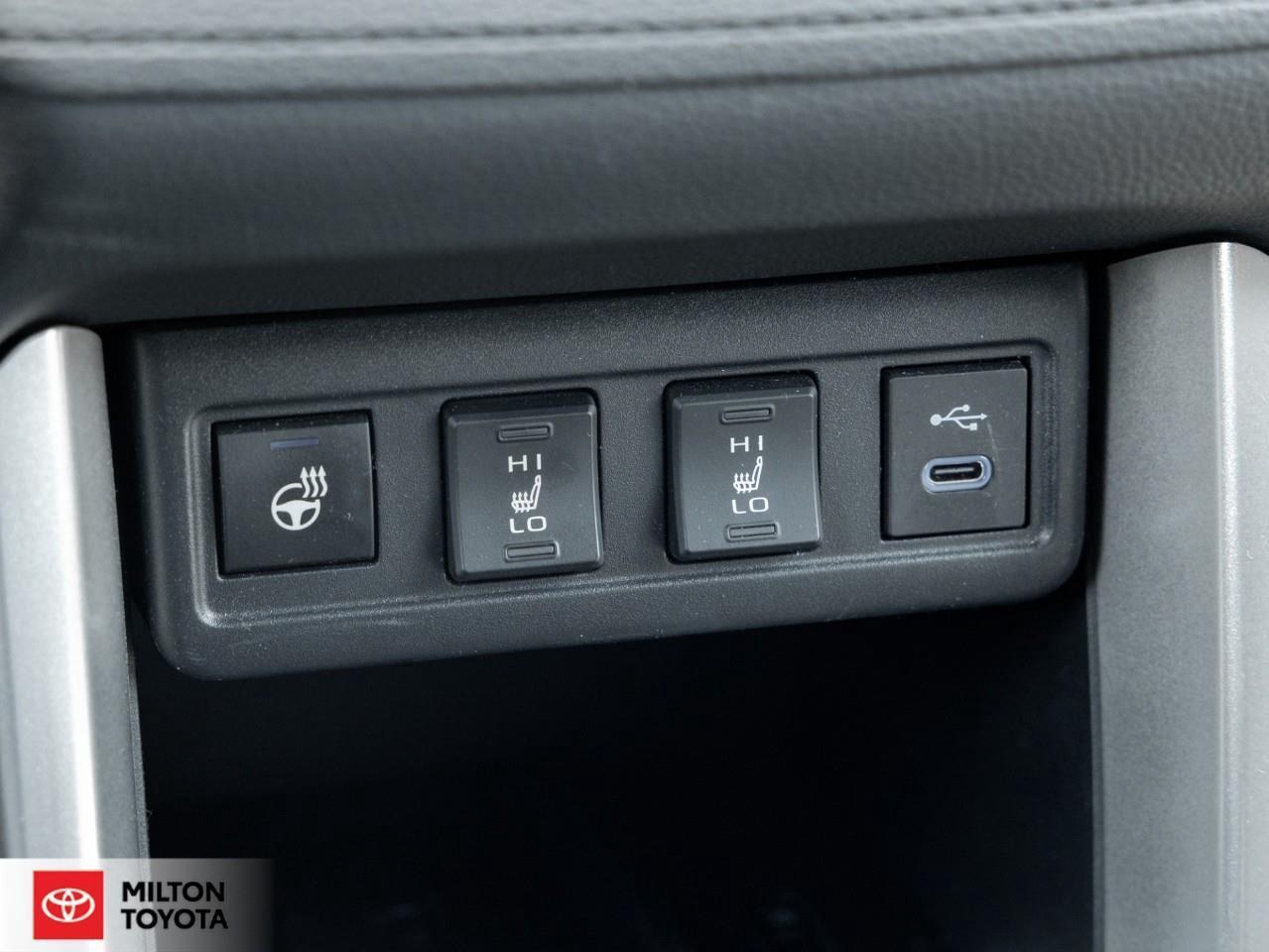 2023 Toyota Corolla Cross LEATHER SUNROOF ONE OWNER TCUV XLE Photo