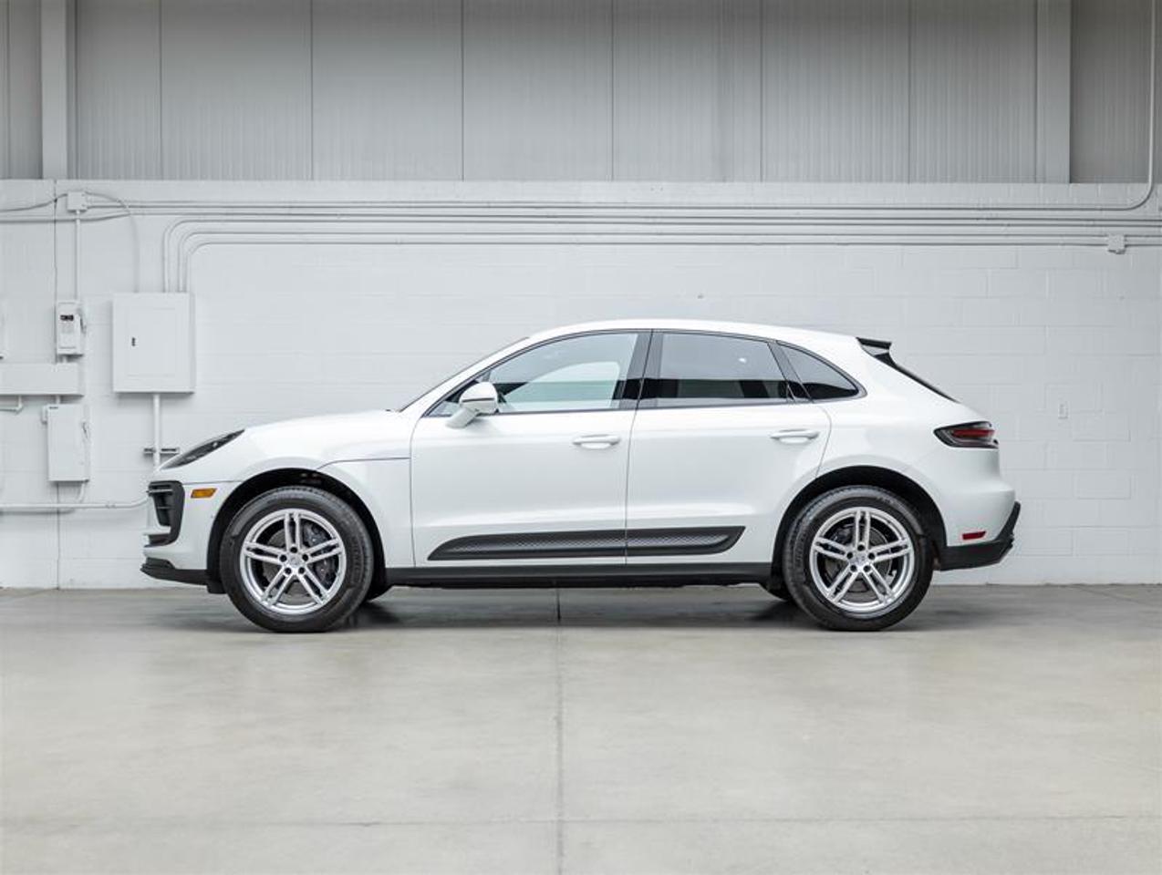 2023 Porsche Macan  Photo4