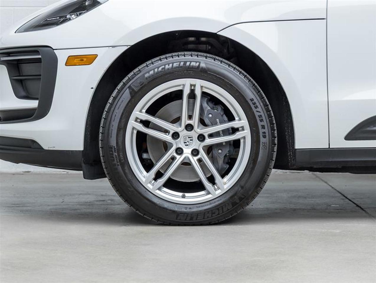 2023 Porsche Macan  Photo