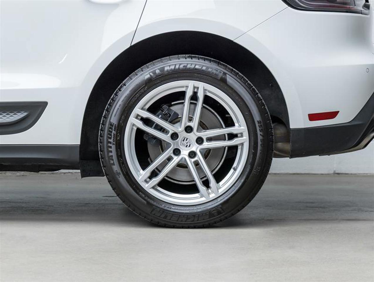 2023 Porsche Macan  Photo