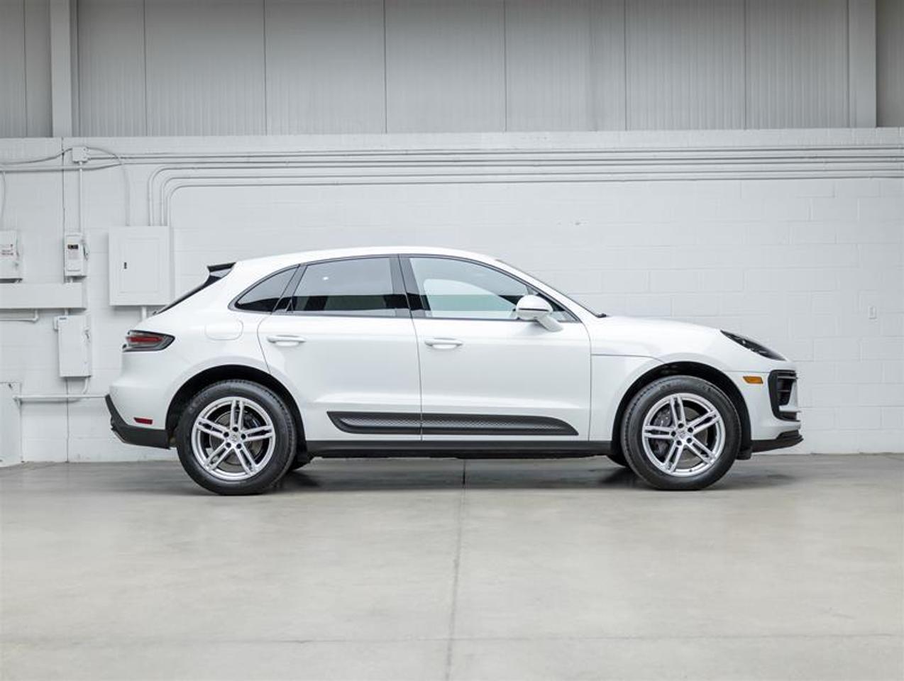 2023 Porsche Macan  Photo
