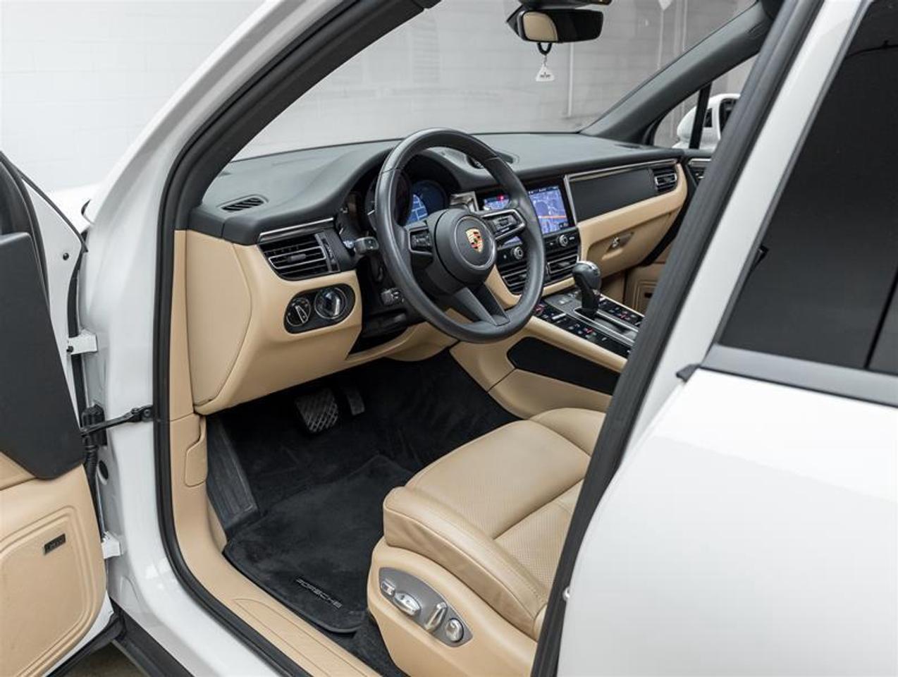 2023 Porsche Macan  Photo