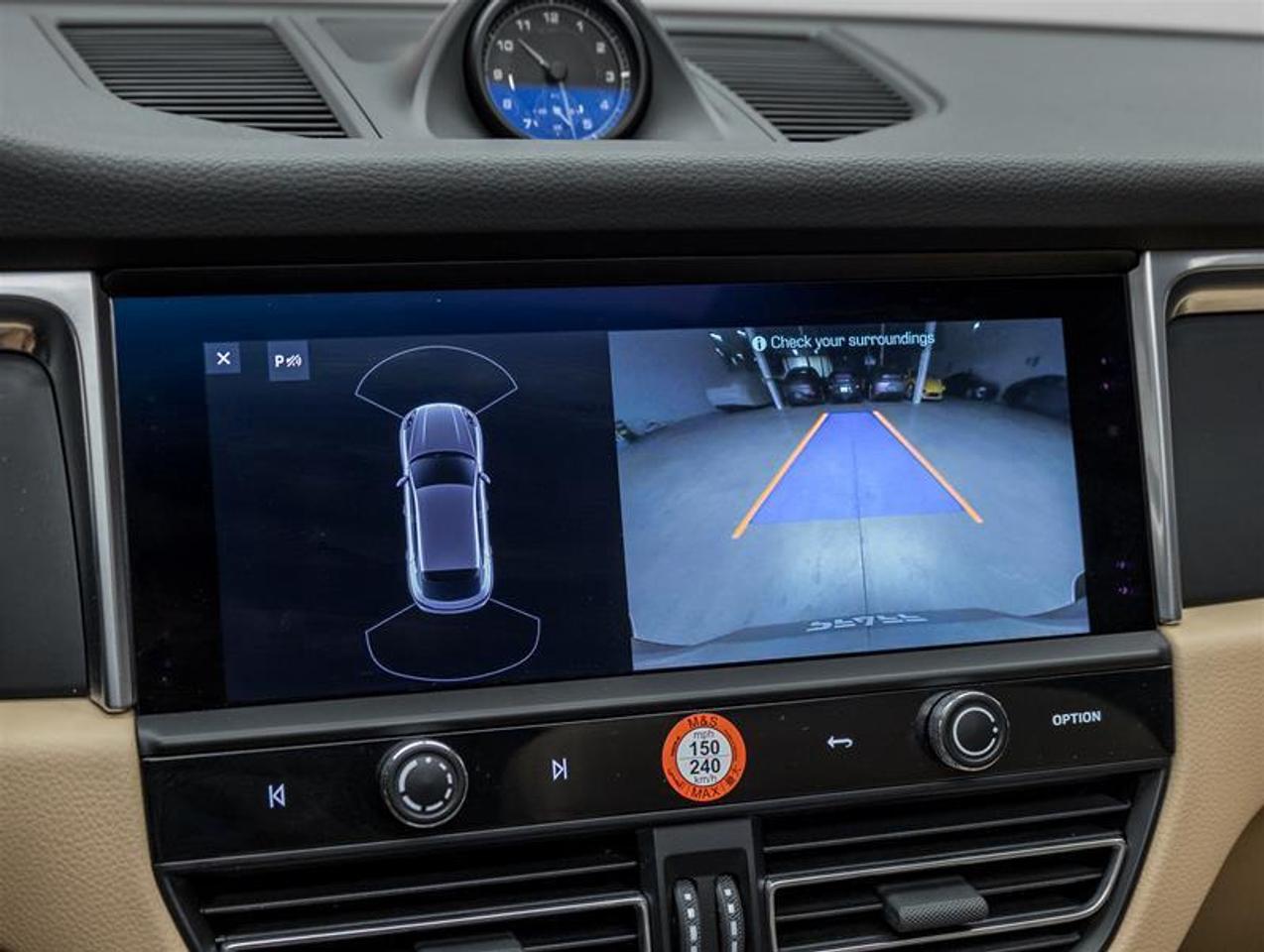 2023 Porsche Macan  Photo