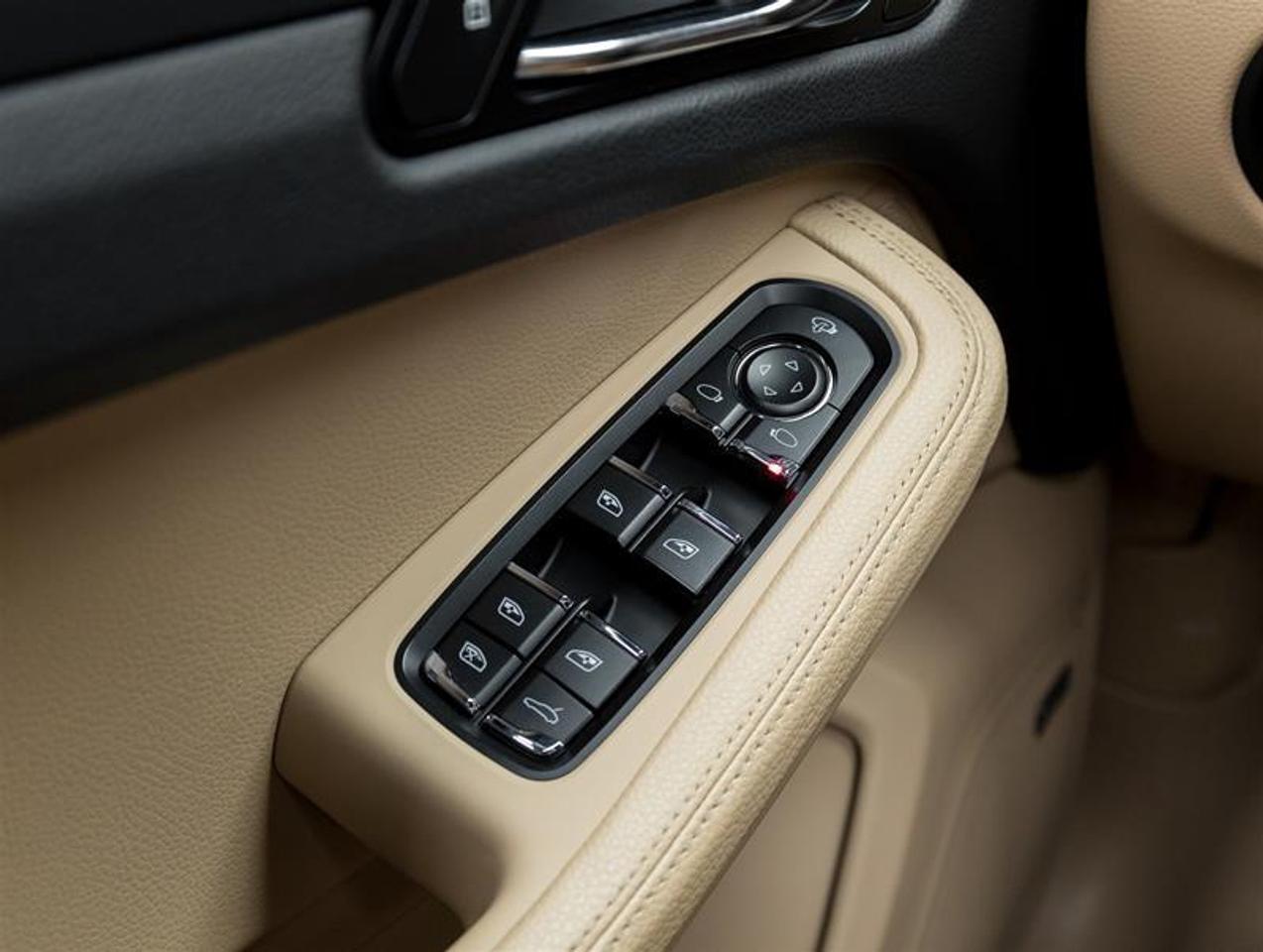 2023 Porsche Macan  Photo