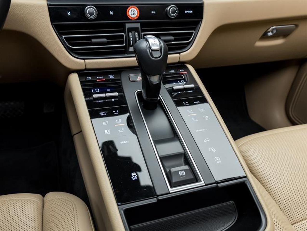 2023 Porsche Macan  Photo