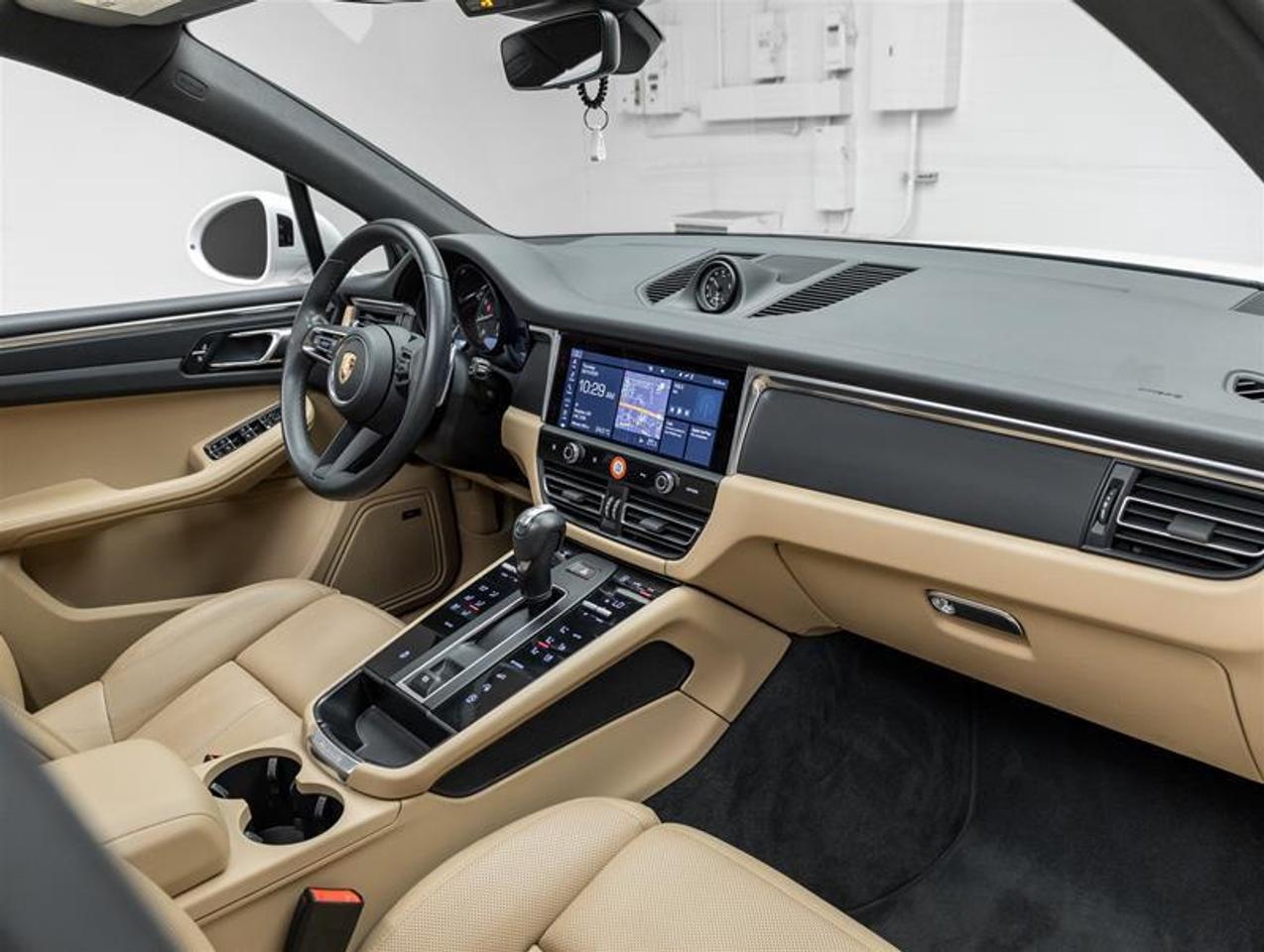 2023 Porsche Macan  Photo