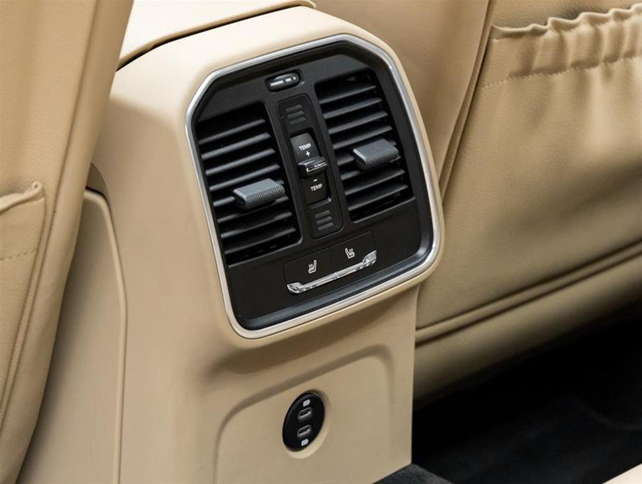 2023 Porsche Macan  Photo