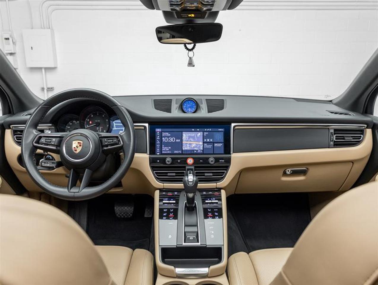 2023 Porsche Macan  Photo