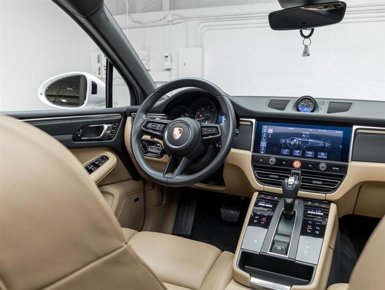 2023 Porsche Macan  Photo