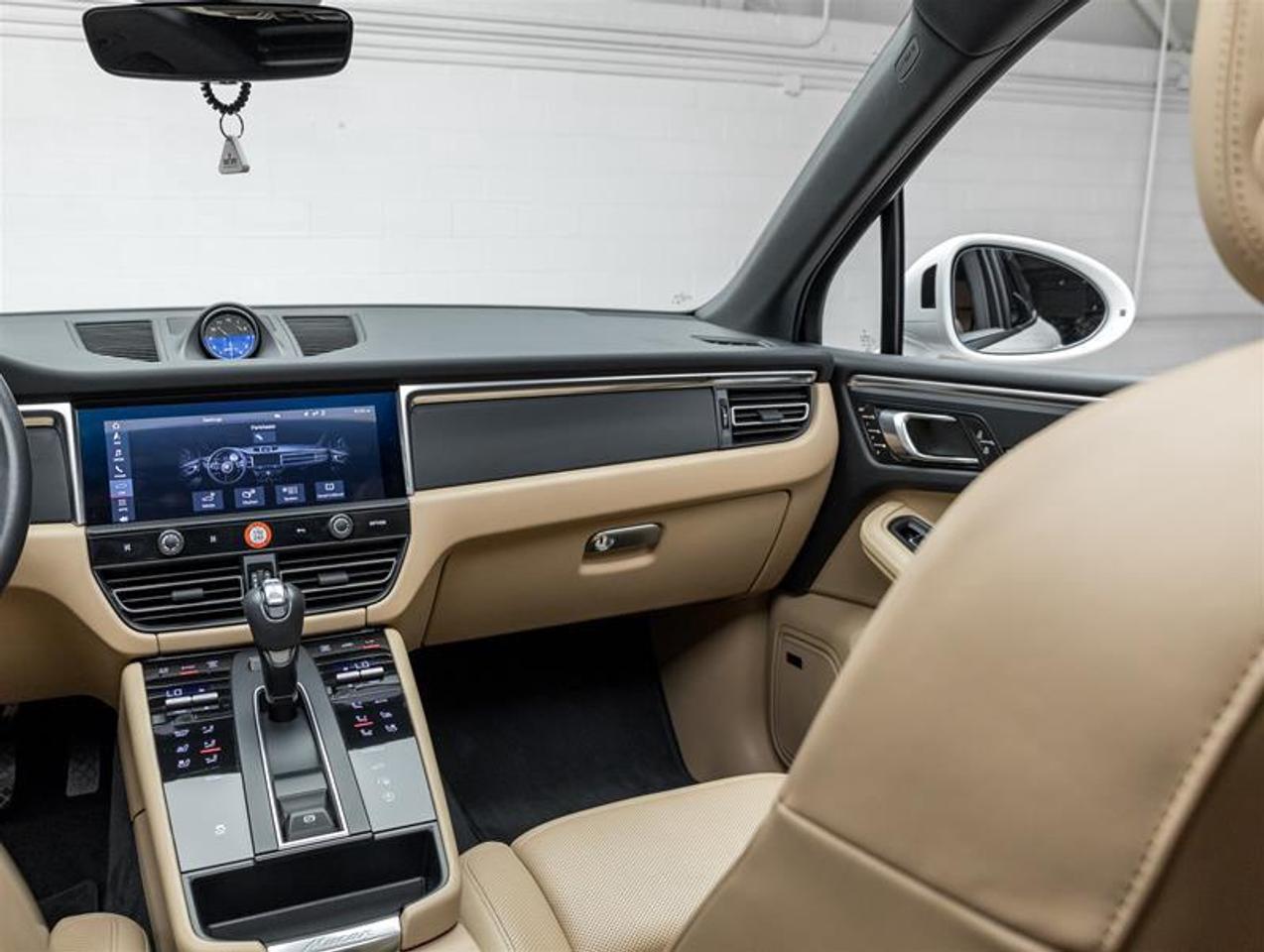 2023 Porsche Macan  Photo