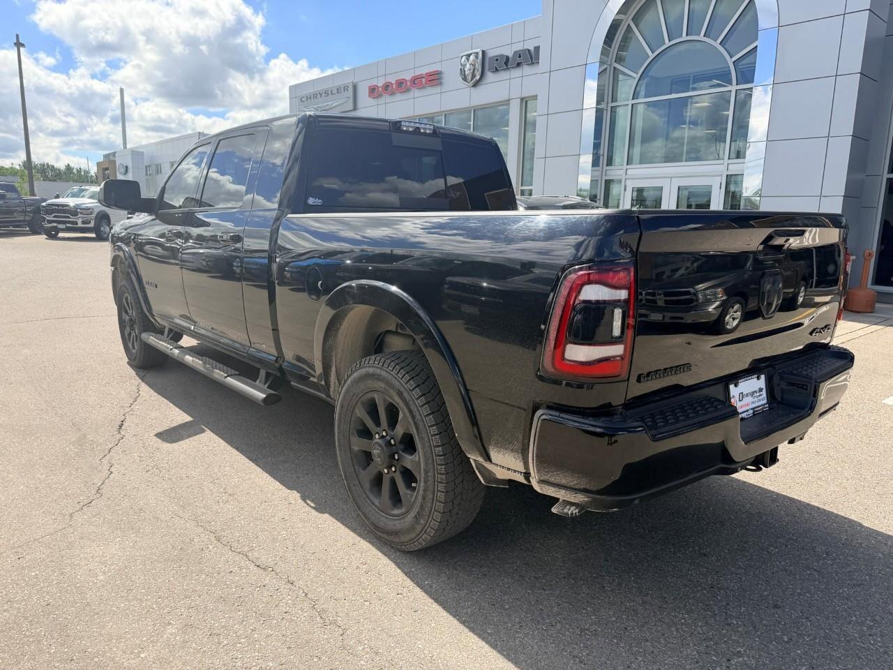 2019 RAM 2500 Laramie 4x4 Mega Cab 6'4  Box Photo4