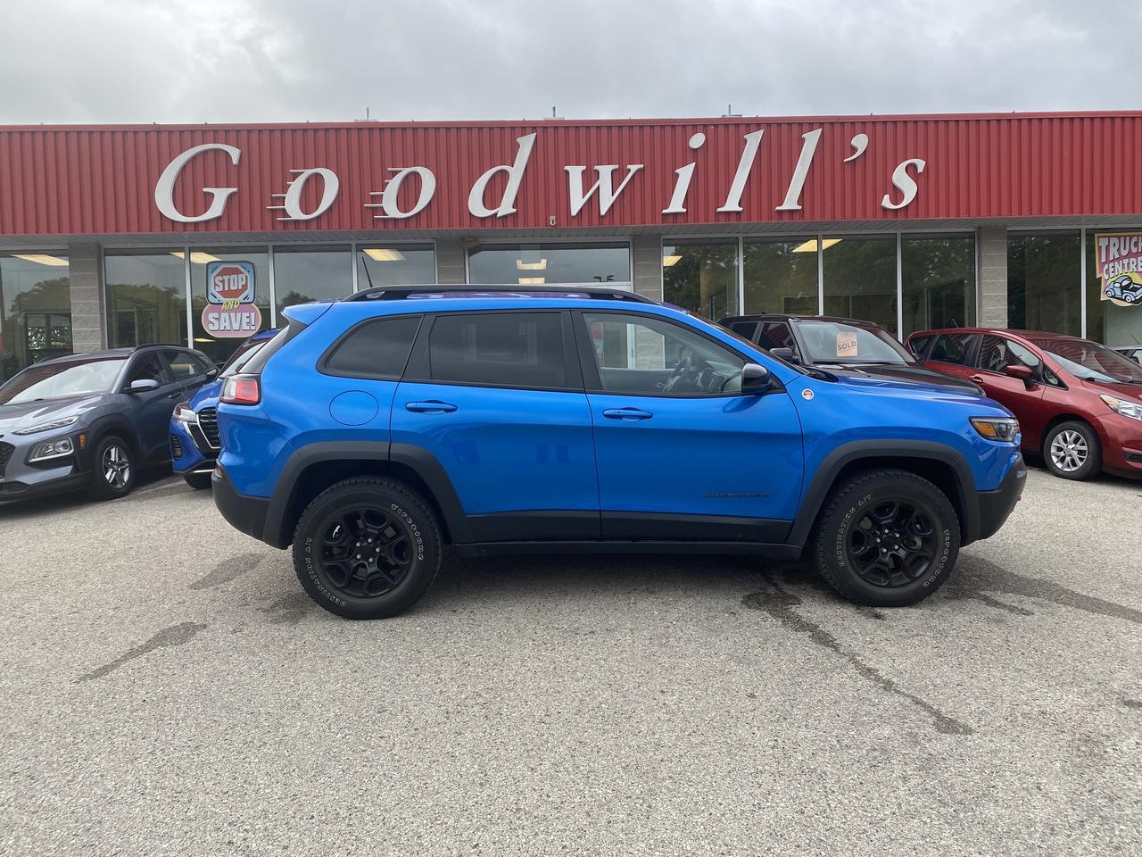 2022 Jeep Cherokee TRAILHAWK, CLEAN CARFAX, LOW MILEAGE, HEATED SEATS Photo