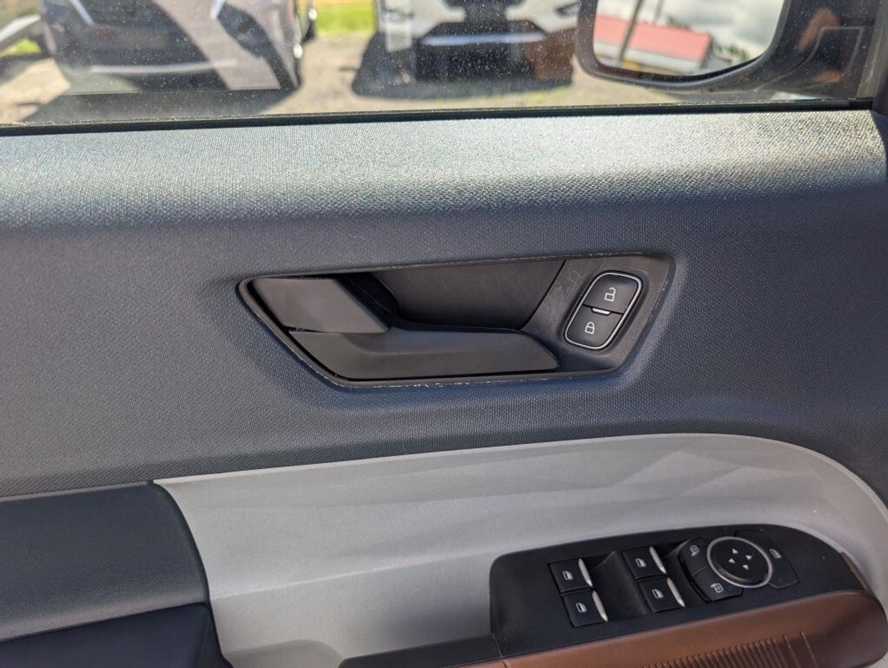 2024 Ford Maverick Lariat  LEATHER SUNROOF CAMERA HTD SEATS Photo