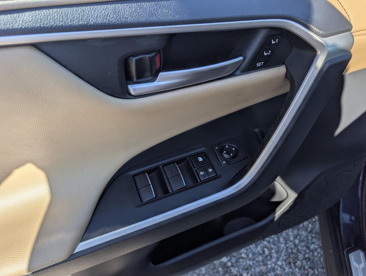 2019 Toyota RAV4 LIMITED AWD   NAV   LEATHER   SUNROOF   CAMERA Photo